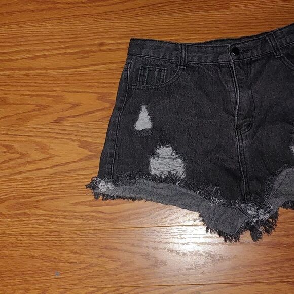 Shein stonewashed Black Distressed jean shorts - Picture 2 of 8